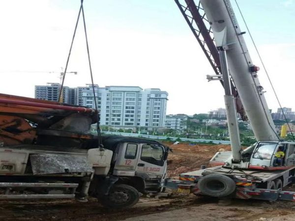 鹿泉市吊车出租_-吊车租赁：吊车过程中如何防止